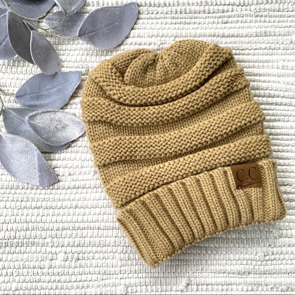 Urban outfitters Oversized Knitt tan beanie BB-009